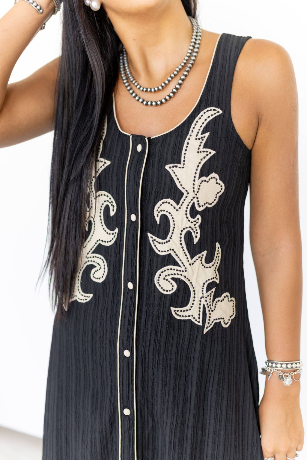 TH2555 S147 BLACK DRESS STITCH APPLIQUE (1 Piece)