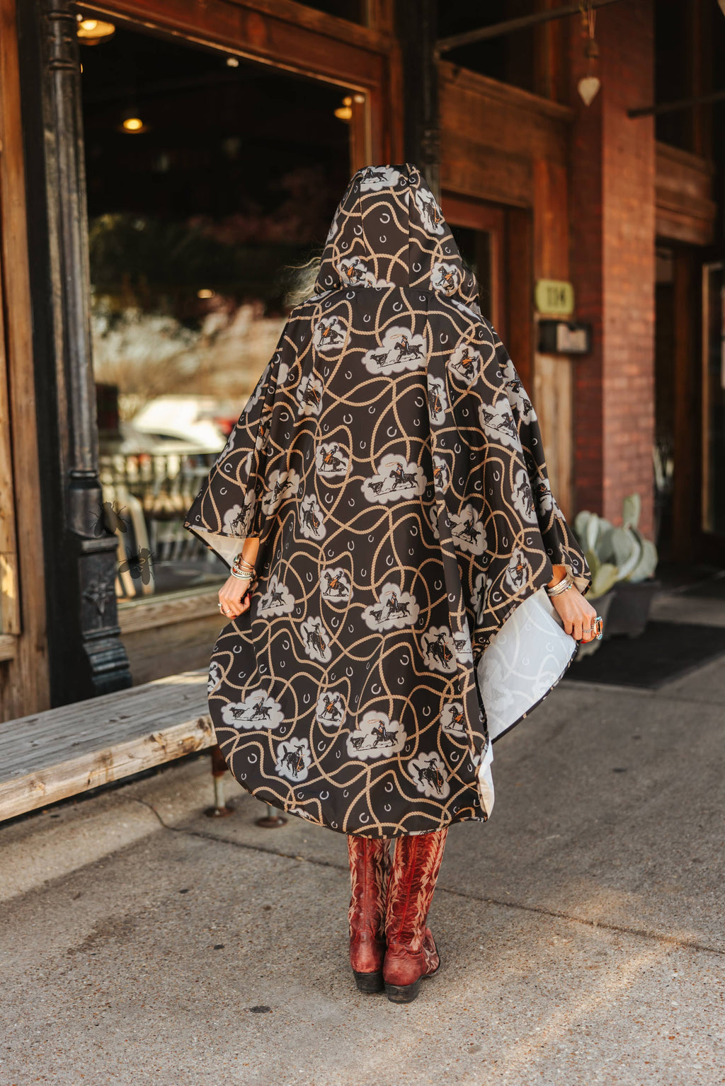 PALUXY PONCHO *BUCK OFF