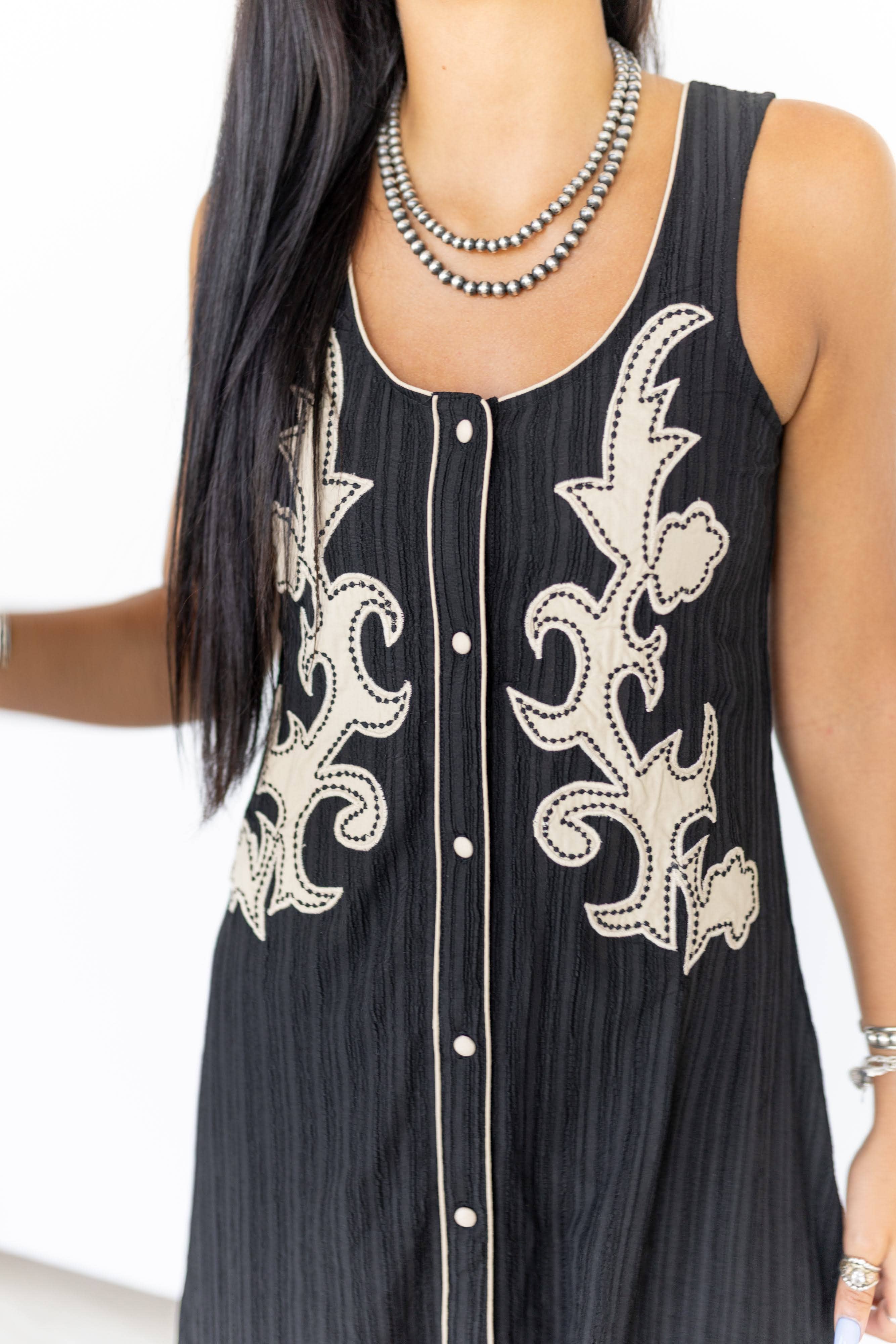 TH2555 S147 BLACK DRESS STITCH APPLIQUE (1 Piece)